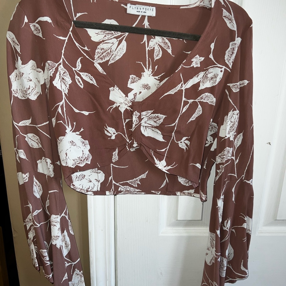 Mauve cropped top, Bell sleeves, zipper on the side